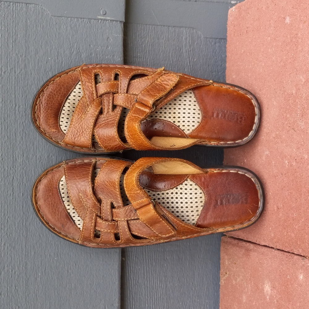 Born sandals
